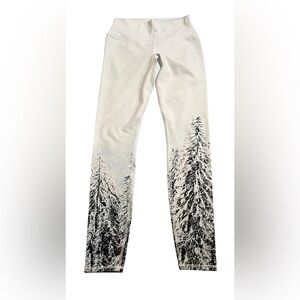 EUC Alo Yoga Snowy Pines High-Waist Airbrush Leggings